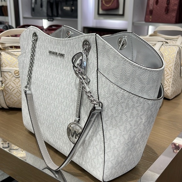 MICHAEL KORS 
Jet Set Travel Large Signature Chain Shoulder Tote Bag
Silver 
NWT - Picture 9 of 16
